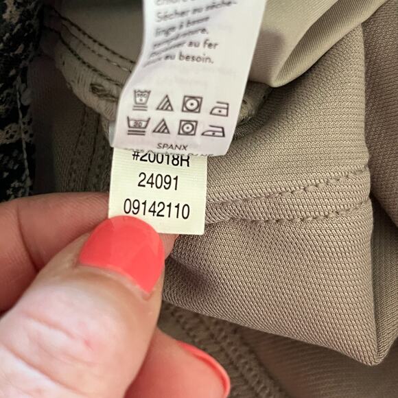 Spanx Women's Leggings Taupe Snake Print Leggings Size Medium - Picture 5 of 5